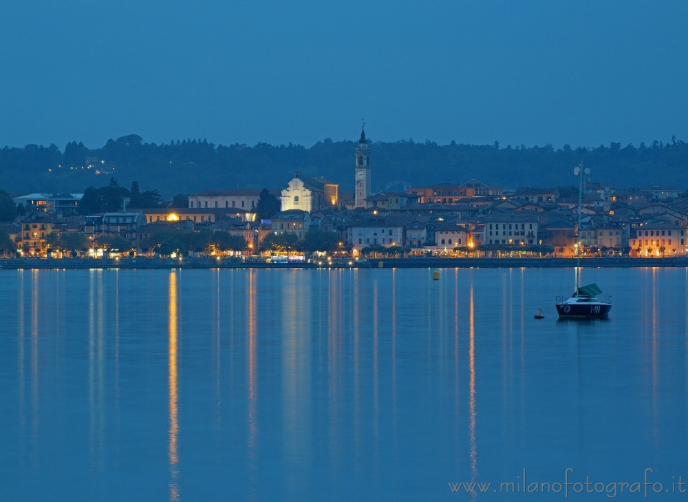 Angera (Varese) - Arona vista da Angera all'imbrunire darkening